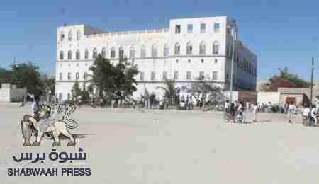 مصنع الرجال ... غيل باوزير في سطور