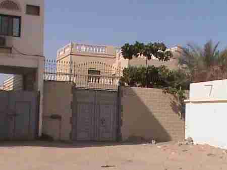 الخارجية الأمريكية تتطالب السلطات اليمنية سرعة القبض على قاتل مواطنيها بعدن