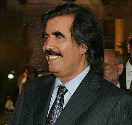 الرئيس البيض يطمئن شعب الجنوب ويبشرهم بقدوم الخير