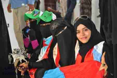 عدن الليلة لن تنام ولن تدع أحد ينام (صور )